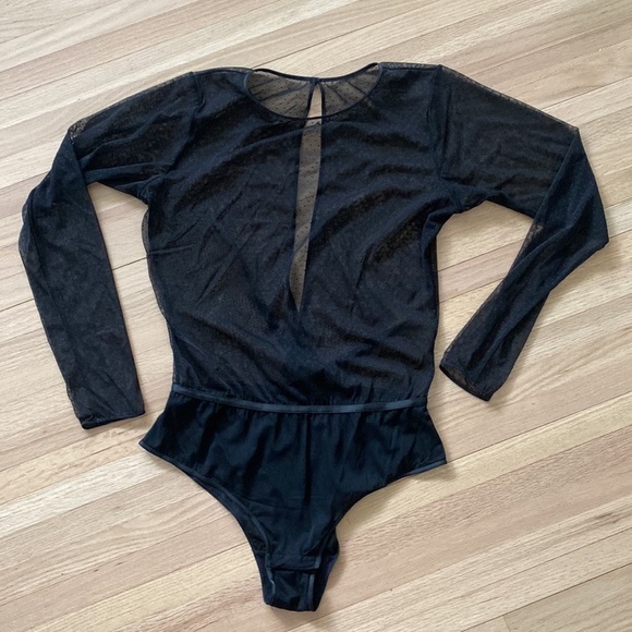 NWOT H&M Mesh Polka Dot Bodysuit long Sleeve with keyhole back - Picture 4 of 7